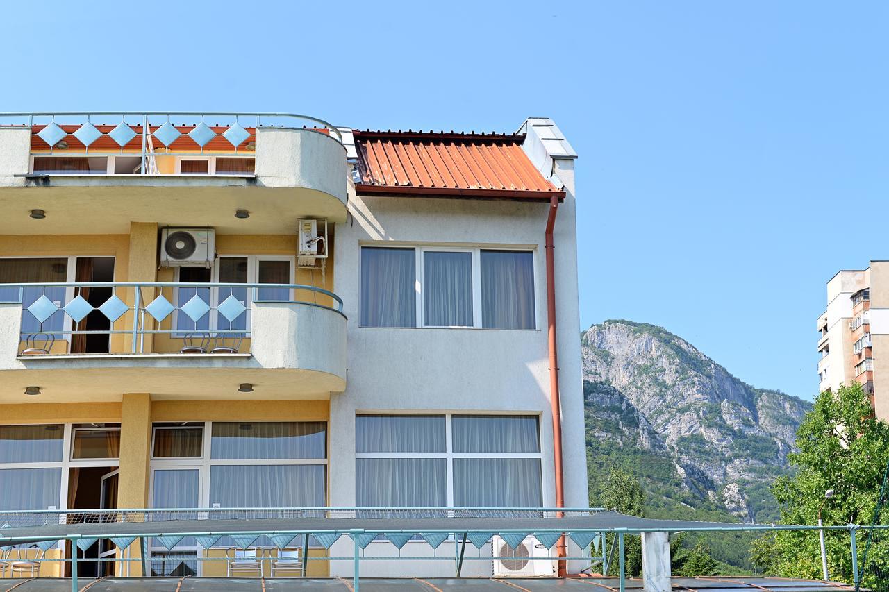 佐拉家庭艺术酒店 Vratsa 外观 照片